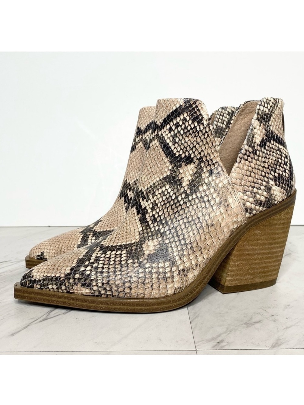 New! Vince Camuto Gigietta Natural Snake Bootie 7M